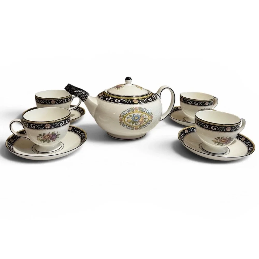 Wedgwood Runnymede Blue Teapot 4 Teacups Saucers Set W4472 Bone China England